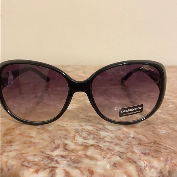 Liz Claiborne Accessories - NWT - Liz Claiborne women’s sunglasses.
